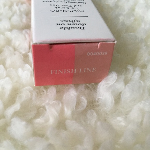 Laura Geller Lip Scrub And Tint Duo in Finish Line - Picture 4 of 7